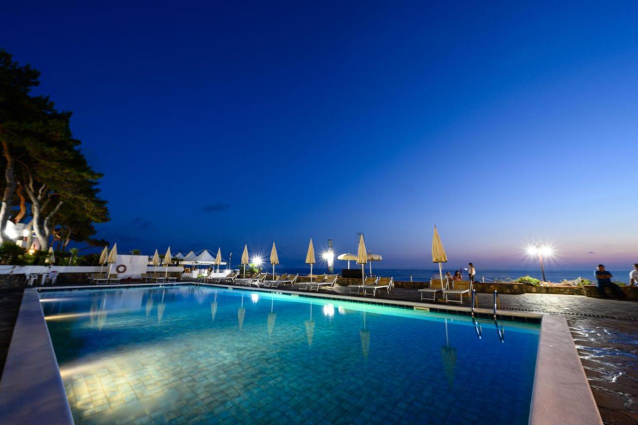 Villaggio Stella Del Sud & Resort Пискиота Екстериор снимка