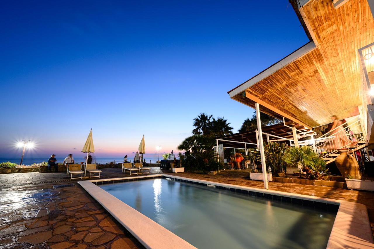 Villaggio Stella Del Sud & Resort Пискиота Екстериор снимка