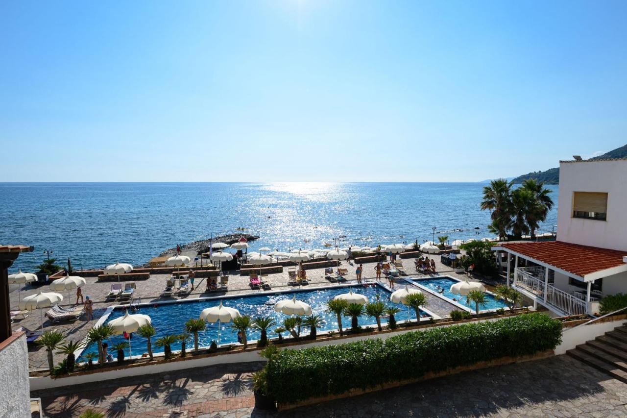 Villaggio Stella Del Sud & Resort Пискиота Екстериор снимка