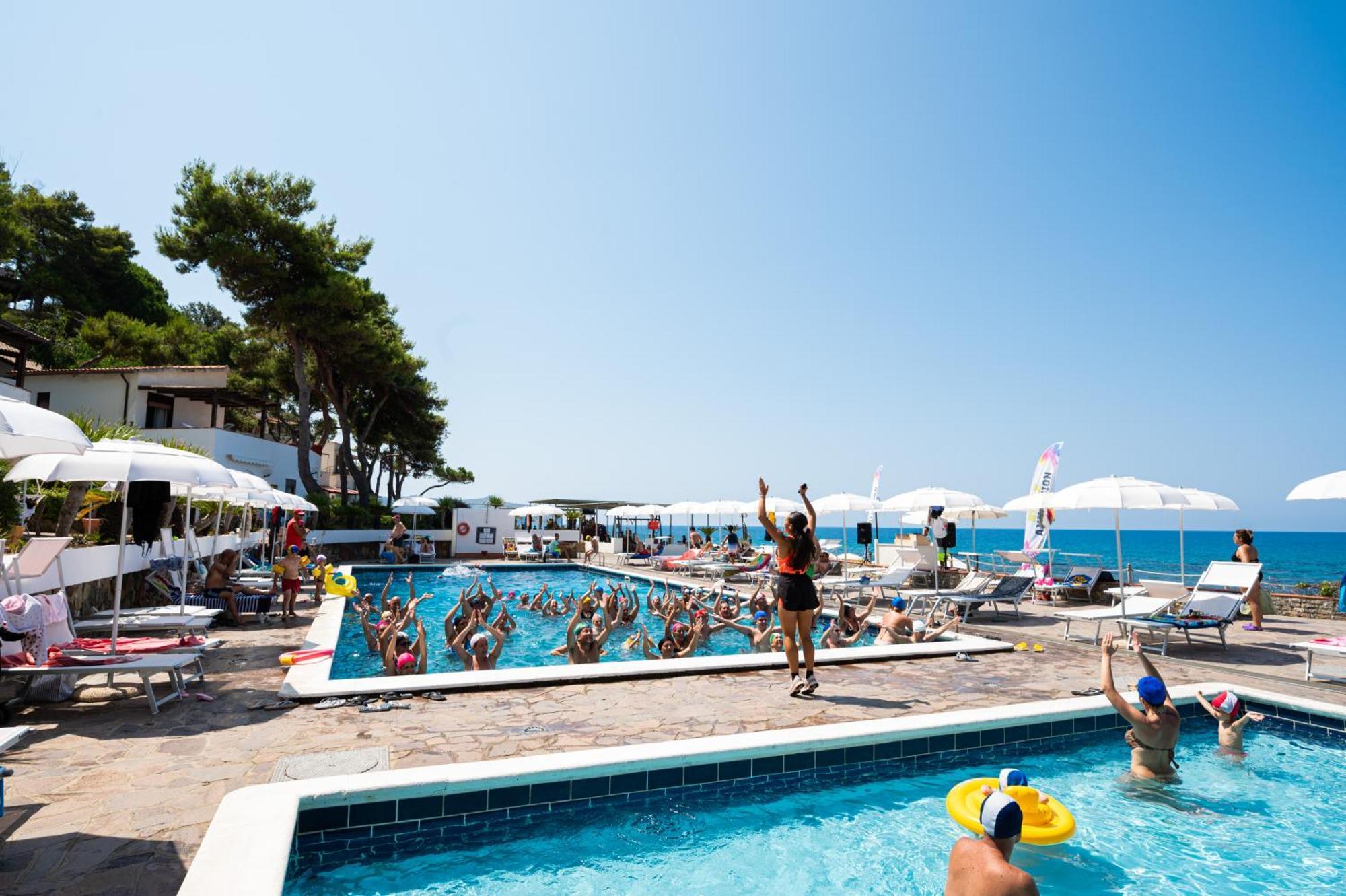 Villaggio Stella Del Sud & Resort Пискиота Екстериор снимка